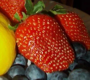 weight loss smoothie recipes image of strawberries blueberries and lemons