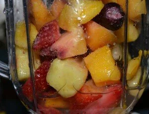 Frozen fruit smoothies for weight loss blender image showing a conventional model is effective.